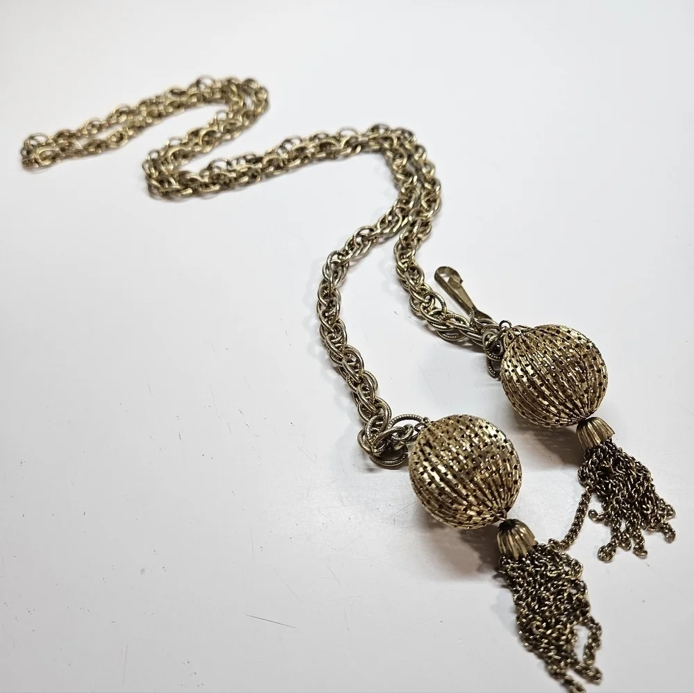 VINTAGE Gold Tone Metal Chain Ball Tassel Detail Adjustable Belt or Necklace 40
